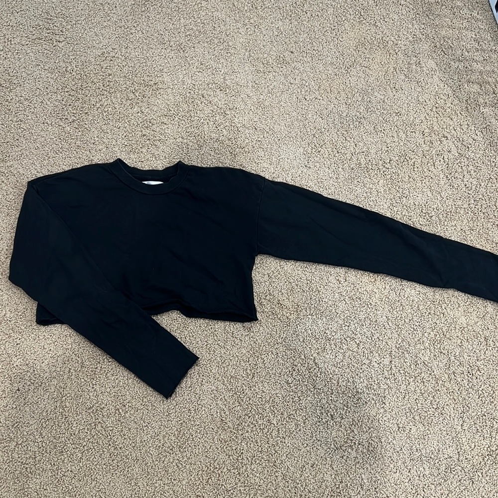 Black Lovers & friends cropped Crewneck sweatshirt with slightly frayed finish